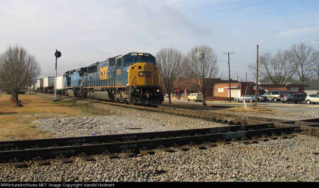 CSX 8723 is about to hit the diamonds